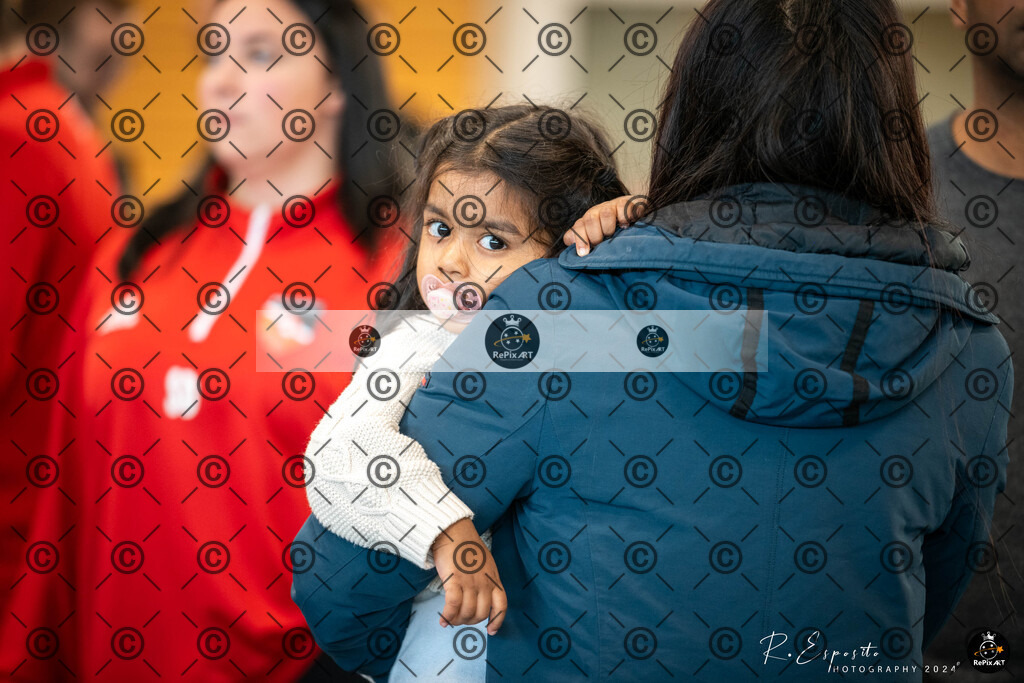20241124_FCR-Hallenturnier-F3_2_038 | Sport und Naturfotografie von Roberto Esposito zeigt echte Momente Bewegung und die Schönheit der Natur. Ausdrucksstarke Bilder schaffen Emotionen.