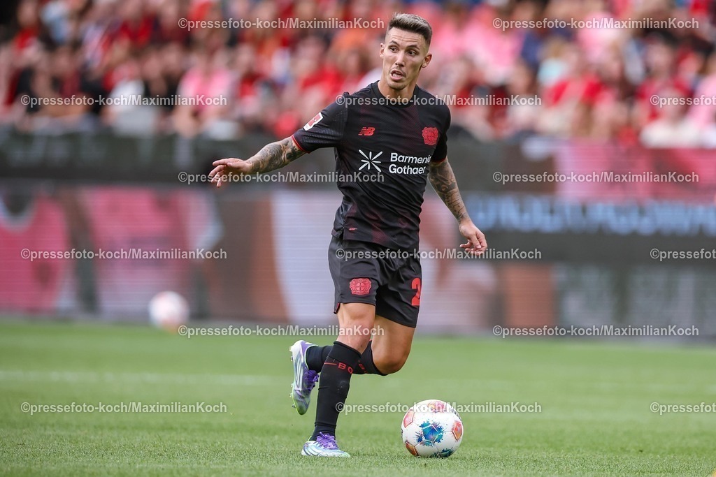 B0405082501086 | 05.08.2025, Fußball, Bayer 04 Leverkusen - Pisa Sporting Club, Testspiel, Saisoneröffnung in der BayArena, Saison 2025 2026: Alejandro Grimaldo (Bayer04 #20)  DFB regulations prohibit any use of photographs as image sequences and or quasi-video.