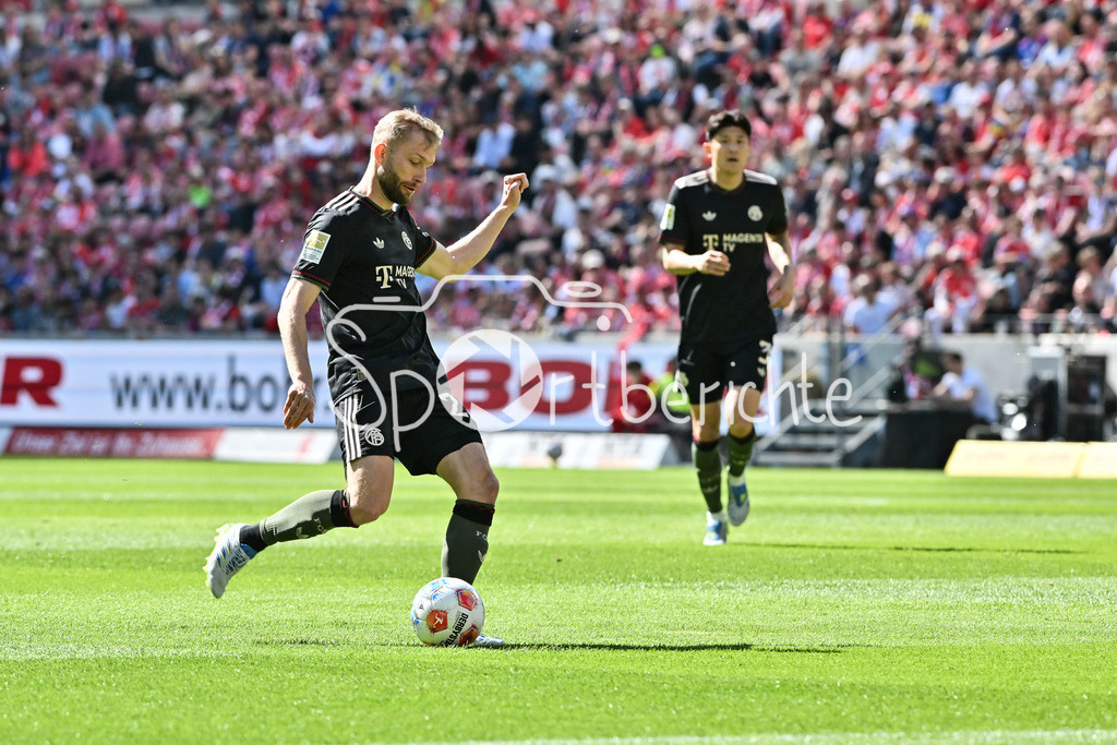 1. FSV Mainz 05 - FC Bayern München | MAINZ, GERMANY - 25. APRIL: am Ball Konrad LAIMER (FC Bayern Munich 27) / Einzelfoto / Freisteller während dem Bundesligamatch zwischen dem 1. FSV Mainz 05 und dem FC Bayern München am 31. Spieltag in der MEWA Arena / DFL REGULATIONS PROHIBIT ANY USE OF PHOTOGRAPHS AS IMAGE SEQUENCES AND/OR QUASI-VIDEO