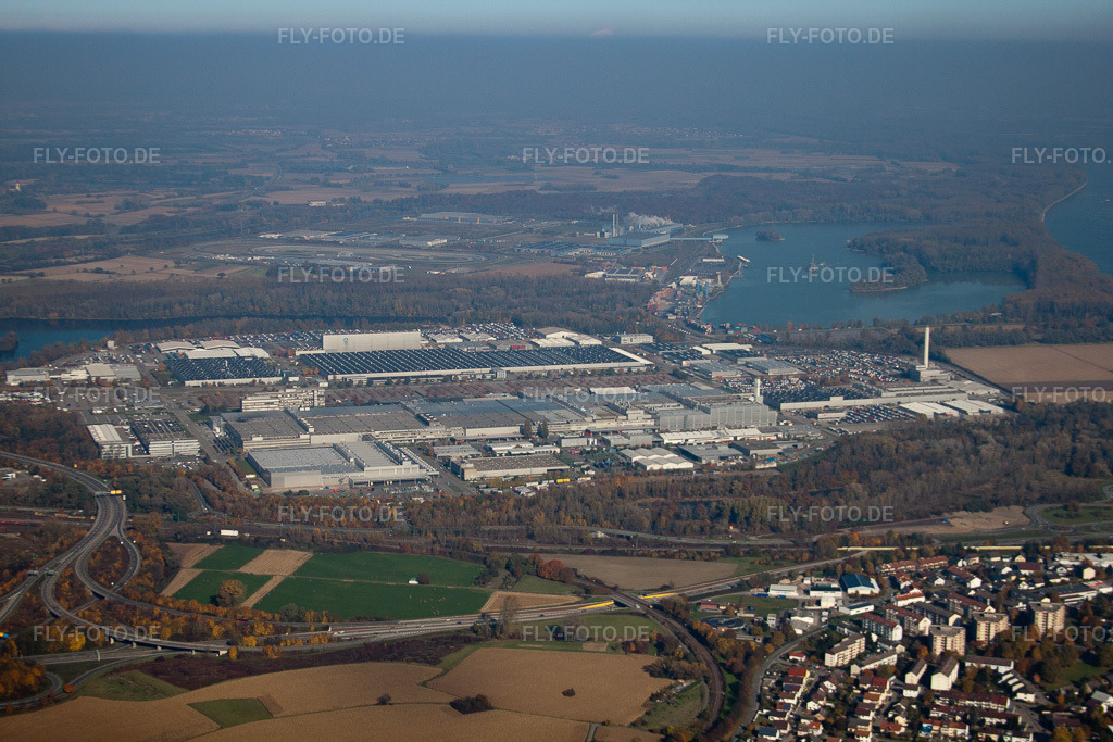 Luftbild: Daimler von Süden im Ortsteil Maximiliansau in Wörth im Bundesland Rheinland-Pfalz in Deutschland. Foto: IMG_35237.jpg vom 31.10.2010 durch Werner Riehm/FLY-FOTO.de