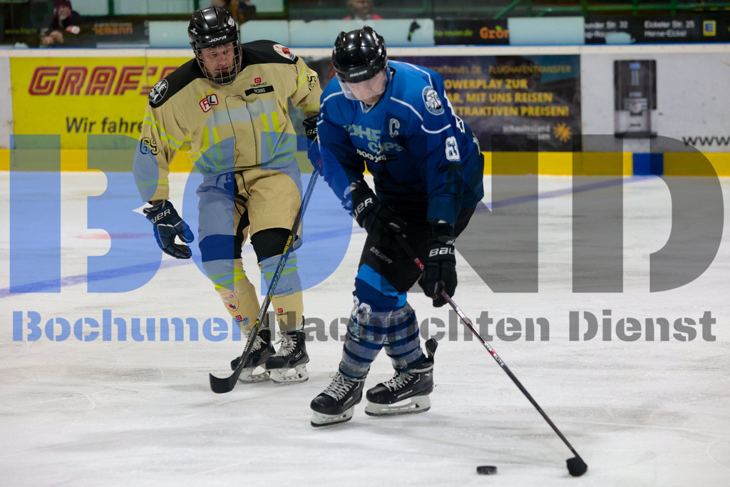 Benefiz-Eishockeyspiel der Polizei Bochum gegen die feuerwehr Duisburg {date} -  | {headline}



(Foto: Sebastian Sendlak / BOND)

 - Realisiert mit Pictrs.com