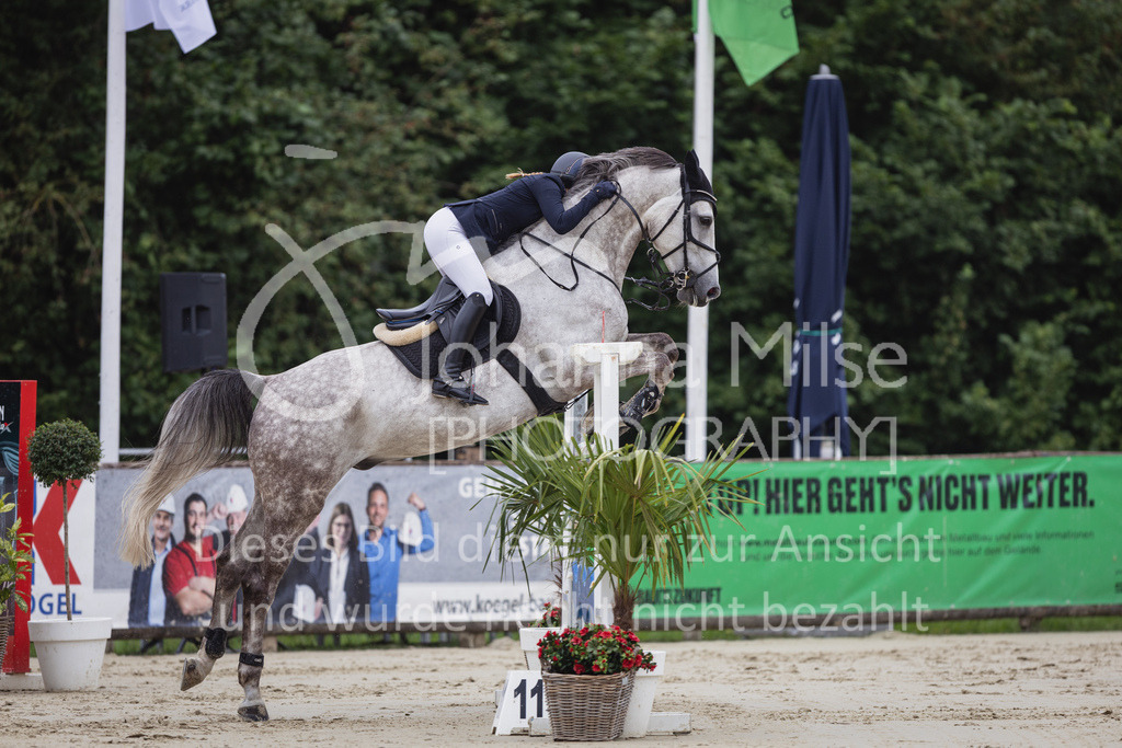 230730_BHO_M2-Spr_1-427 | Deine schönsten Turniermomente als professionelle Fotos! Entdecke hochwertige Pferdesport-Fotografie im Online-Shop. Jetzt Fotos finden & bestellen!