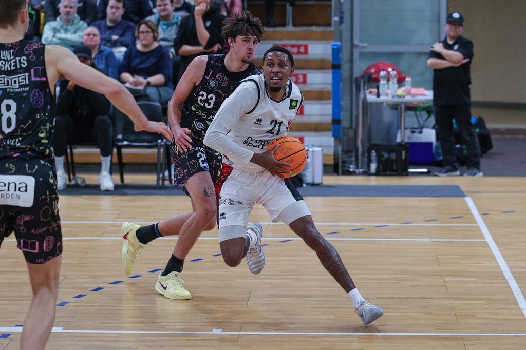 Pro A BAYER GIANTS vs Uni Baskets Münster-108 | Fotos von Basketballspielen aus dem Raum NRW fotografiert von Gero Mueller-Laschet und Daniel Schaefer - Realisiert mit Pictrs.com