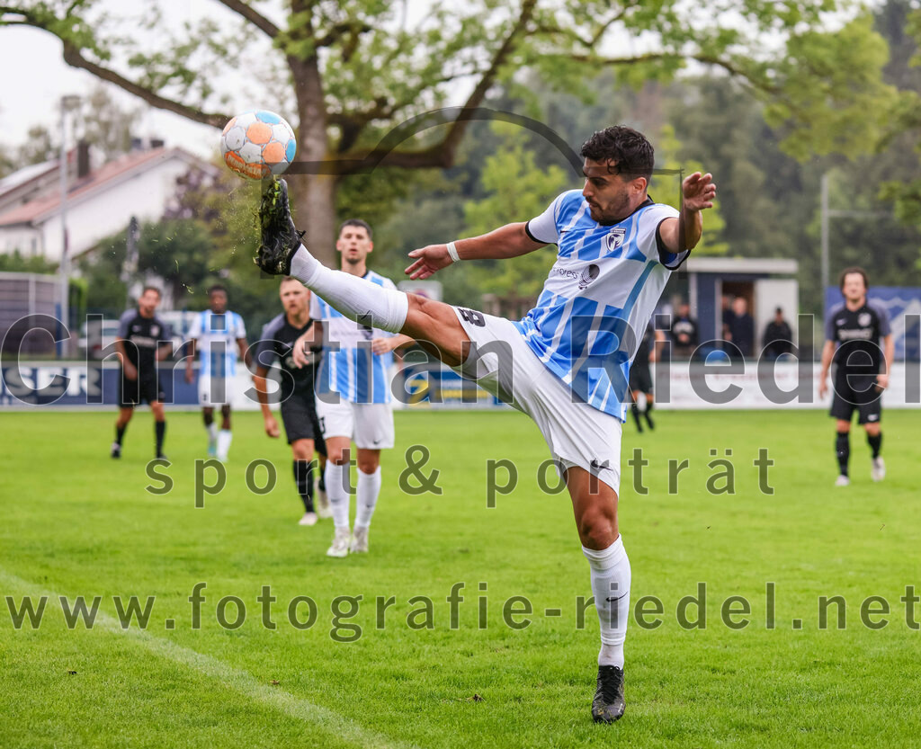 2023-08-05_070_FC_Langengeisling_gegen_SVN_Muenchen | Erding, Deutschland, 05.08.2023:
Fußball, Bezirksliga Oberbayern Ost 2023 / 2024, 2. Spieltag, FC Langengeisling gegen SVN München, Endergebnis: 1:3

Mehmet Köse (SVN München, #18)

Foto: Christian Riedel / fotografie-riedel.net