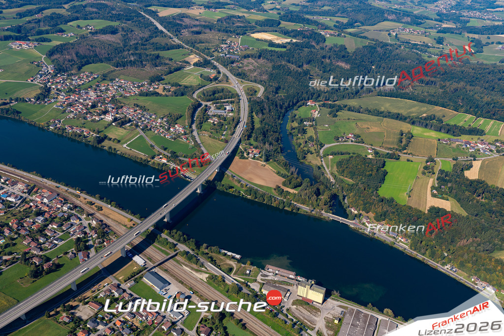 Die Luftbildaufnahme Nord - Passau wurde 2020 mittels Flugzeug (keine Drohne) erstellt. Perfekte Schärfe und Druck- Ergebnisse- Garantiert!