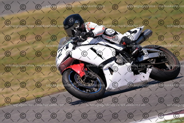 26bt04-1584 | markuskiefer.com - Realisiert mit Pictrs.com