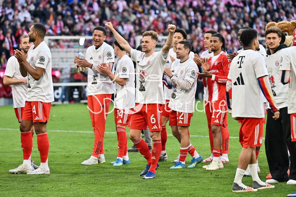 FC Bayern München - VfB Stuttgart | MUNICH, GERMANY - 19. APRIL: Bayern Munich celebrating the Deutsche Meiterschaft after the Bundesliga Match between FC Bayern Munich vs. VfB Stuttgart at Matchday 30 at Allianz Arena / DFL REGULATIONS PROHIBIT ANY USE OF PHOTOGRAPHS AS IMAGE SEQUENCES AND/OR QUASI-VIDEO / Joshua KIMMICH (FC Bayern Munich 6)