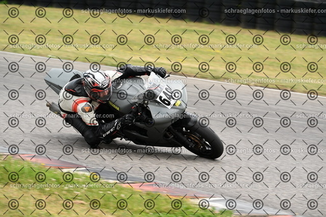 25bt02-0821 | markuskiefer.com - Realisiert mit Pictrs.com