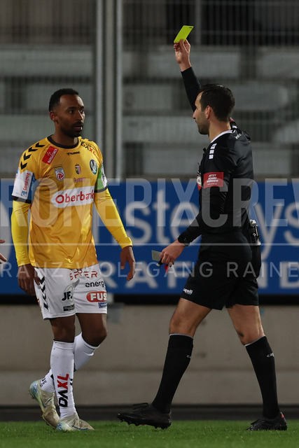 TSV Egger Glas Hartberg vs SV Oberbank Ried – Austrian Bundesliga Match | The image shows Saliou Sane (Ried) become the yellow card, at the Bundesliga match TSV Hartberg vs SV Ried at Profertil Arena Hartberg. 22.11.2025