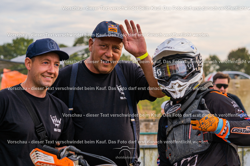 09_21_LM_Schenkenhorst-3095 | Sportfotografin aus Berlin-Brandenburg mit Fokus auf Motocross. Ich halte deine sportliche Leistung und echte Emotionen auf und neben der Strecke professionell fest. Entdecke die Fotos von deinem Rennen und bestelle sie direkt hier im Shop.