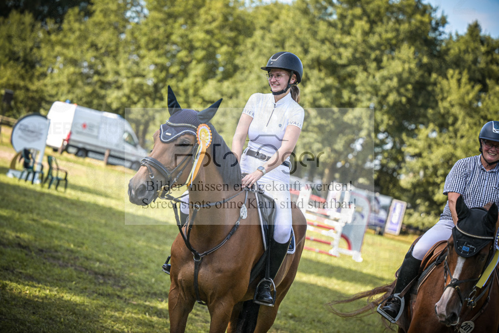 DOS_0040 | Entdecke hochwertige Reitturnierfotos von Foto Oger. Professionell, emotional und authentisch – jetzt Lieblingsmomente im Shop bestellen.Deutschlandweite Turnierfotografie. - Realisiert mit Pictrs.com