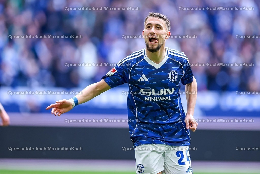 S0419042601030 | 19.04.2026, Fußball, FC Schalke 04 - SC Preußen Münster, 30. Spieltag, 2. Fußball Bundesliga, Veltins-Arena Gelsenkirchen, Saison 2025 2026: Torjubel nach dem Tor zum 3:0 durch Torschütze Adil Aouchiche&nbsp;(Schalke04 #24)  DFB regulations prohibit any use of photographs as image sequences and or quasi-video.
