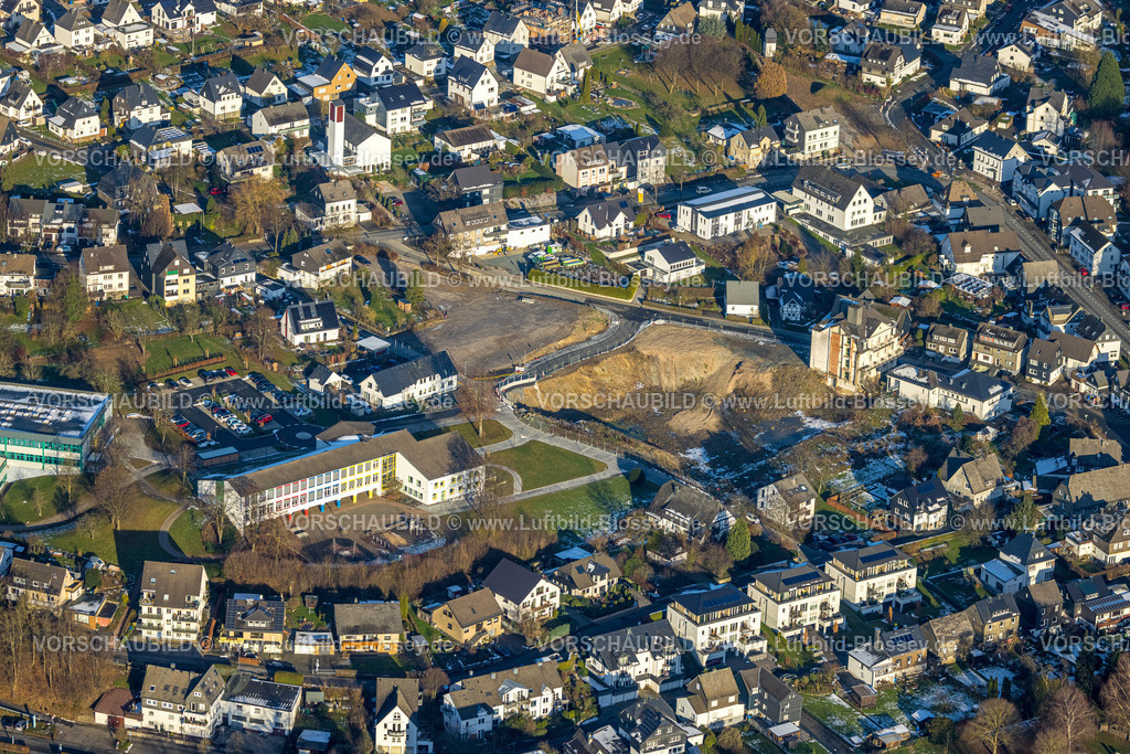 Olsberg231200677 | Luftbild, Baustelle am ehemaligen Olsberger Krankenhaus für Neubau von Wohnhäusern, Grundschule Kardinal-von-Galen-Schule, Olsberg, Sauerland, Nordrhein-Westfalen, Deutschland