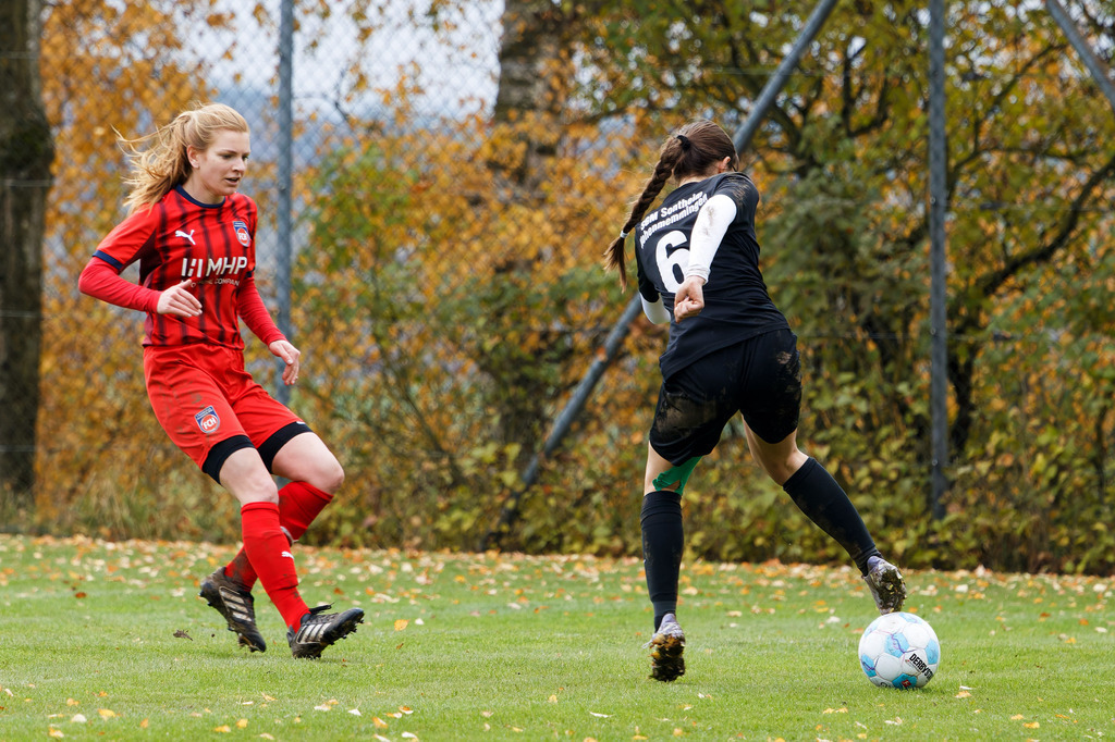 HOHFCH_251109_8665 | 1.FC Heidenheim 1846 II vs. GAST, Fußball, Frauen, Bezirksliga, 2025/2026, X. Spieltag, 03.10.2025 in Heidenheim, Kunstrasen b. Voith-Arena West(Foto: Michael Bulling) - Realisiert mit Pictrs.com
