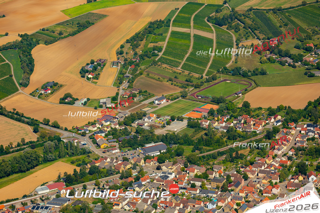 Das Luftbild zeigt :  Sulzfeld - Die Luftaufnahme wurde 2024 vom UL-Flugzeug aus erstellt ( keine Drohne ) - Hochauflösende Luftaufnahme - Für grossformatige Ausdrucke geeignet. Die Geschenkidee !Mit Lizenz und Bildrechte bestellbar