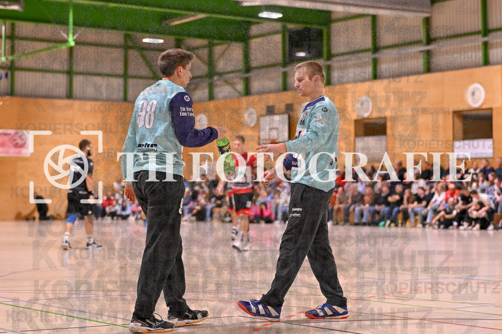 GER, SG Maulburg/Steinen - HSG Dreiland, Handball, Landesliga Suedbaden, 4. Spieltag, Saison 2024/2025, 12.10.2024 | Eike Nasdala (SG Maulburg/Steinen, #98), Rubens Freuschle (SG Maulburg/Steinen, #01)GER, SG Maulburg/Steinen - HSG Dreiland, Handball, Landesliga Suedbaden, 4. Spieltag, Saison 2024/2025, 12.10.2024Foto: TH Fotografie/Thomas Hess