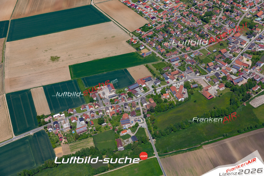Das Luftbild der Stadt Sünching wurde 2021 vom Flugzeug heraus erstellt (keine Drohne) Aufnahmehöhe ca.450 Meter- hohe Bildauflösung und Druck-Qualität garantiert!