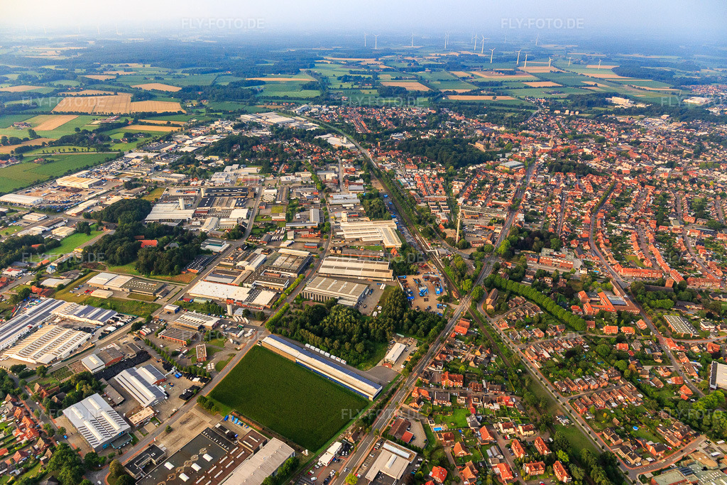 Luftbild: Heeker Straße x Fürstenkämpe von Nordosten mit Solid.Modulbau GmbH, Göcke GmbH & Co. KG in Ahaus im Bundesland Nordrhein-Westfalen in Deutschland.Foto: IMG_008159.jpg vom 18.07.2020 durch Werner Riehm/FLY-FOTO.deZukunftsfähig bauen - modular bauen | Solid.ModulbauWWW.GOECKE-UMFORMTECHNIK.DE