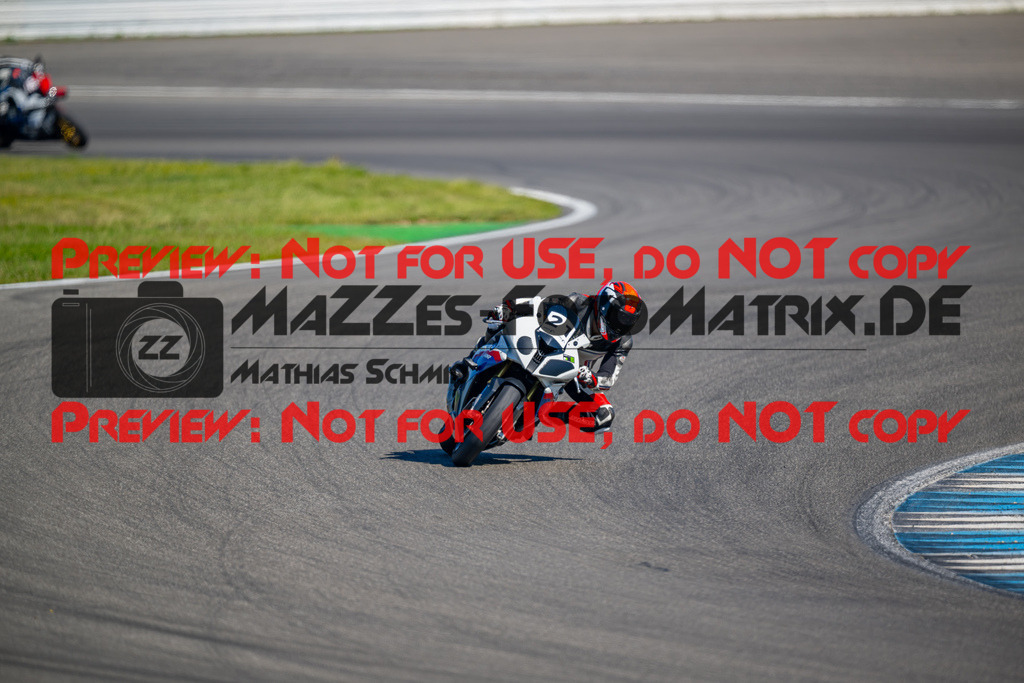 MaZZes-Fotomatrix-20260523-114174 | GRUEN
