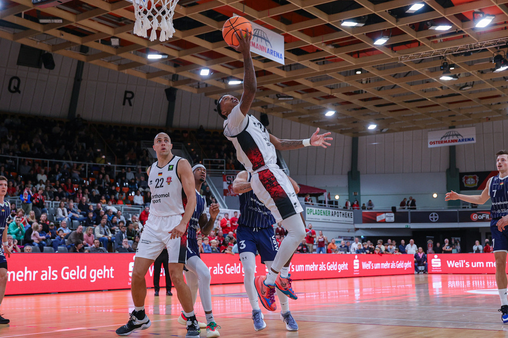BAYER GIANTS vs VfL Sparkassenstars Bochum-129 | Fotos von Basketballspielen aus dem Raum NRW fotografiert von Gero Mueller-Laschet und Daniel Schaefer - Realisiert mit Pictrs.com