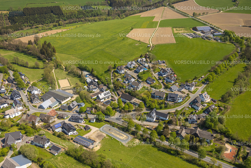 Schmallenberg240505004Boedefeld | Luftbild, Wohngebiet Ortsansicht Ortsteil Westernbödefeld, Laufgehege, Freiwillige Feuerwehr, Westernbödefeld, Schmallenberg, Sauerland, Nordrhein-Westfalen, Deutschland