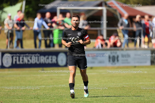 Fußball I Herren I Saison 2025-2026 I Verbandsliga Süd I 7. Spieltag I SV Schackendorf - SV Azadi Lübeck I 06.09.2025.049 | Azad Meran (7, SV Azadi Lübeck) - Realisiert mit Pictrs.com