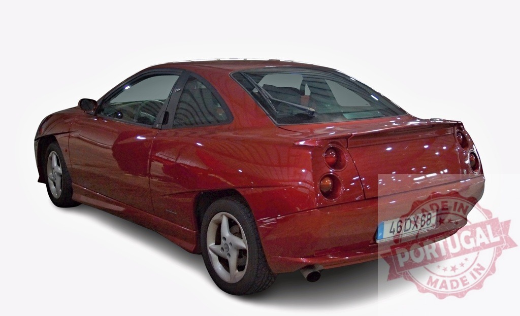 Red Fiat Coupé sports car on white background | Red Fiat Coupé sports car with a sleek design and rear view on a clean white background - Realisiert mit Pictrs.com