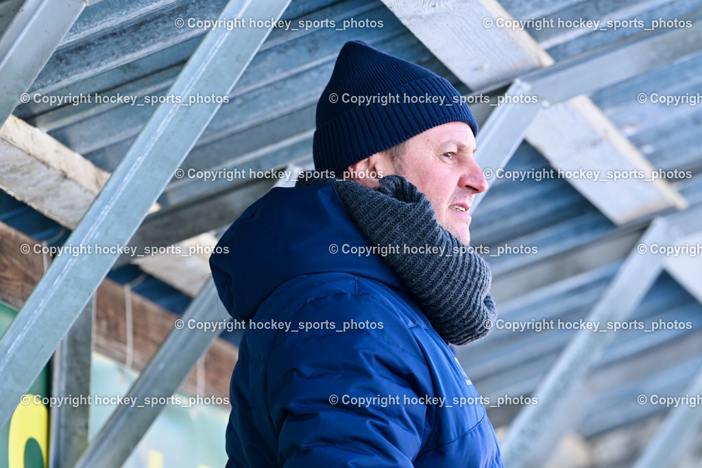 EC Tigers Paternion vs. EC FELD AM SEE/DSG LEDENITZEN | Headcoach EC Tigers Paternion SCHELLANDER Hannes, EC Tigers Paternion vs. EC FELD AM SEE/DSG LEDENITZEN, EC Tigers Paternion vs. EC FELD AM SEE/DSG LEDENITZEN am 04.01.2026 in Paternion (Eislaufplatz Paternion), Austria, (Photo by Bernd Stefan)