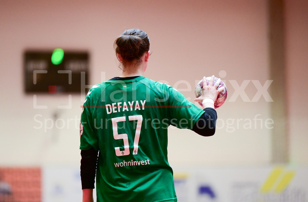 Handball, 2. Bundesliga Frauen, SV Werder Bremen - Kurpfalz Bären | Alina Defayay (SV Werder Bremen, 57)