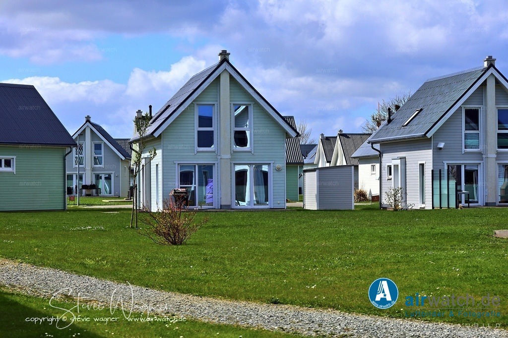 OstseeResort Olpenitz - Exklusive Ferienhäuser an der Ostseeküste | OstseeResort Olpenitz: Die Helma Ferienimmobilien GmbH übernahm ab 2013 den Großteil des Projekts und verkleinerte den Umfang deutlich. Der Name wurde in „Ostseeresort Olpenitz“ geändert, und die geplante Anzahl der Betten wurde auf 2500 reduziert.