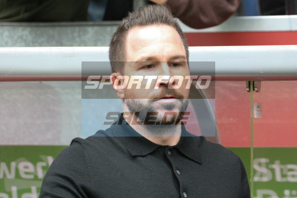 Fortuna Düsseldorf - Darmstadt 98 | Christian Weber, F95 Sportdirektor - © Sportfoto-Sale (MK) - Realisiert mit Pictrs.com