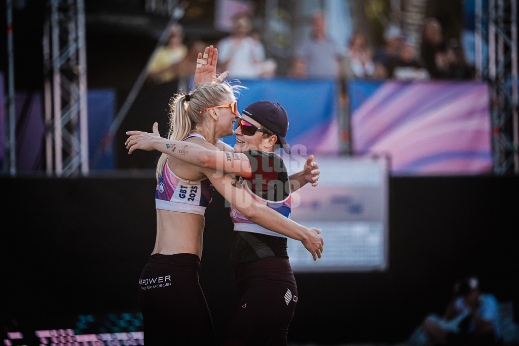 Beachvolleyball | Frauen | Deutsche Meisterschaften 2025 Timmendorfer Strand | 06.09.2025 | v.l. Nele Barber und Melanie Gernert jubeln