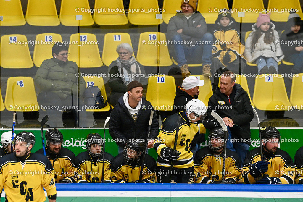 EC Kellerberg vs. EC Arnoldstein | Spielerbank EC Arnoldstein Headcoach EC Arnoldstein Reithofer Sascha, EC Kellerberg vs. EC Arnoldstein, EC Kellerberg vs. EC Arnoldstein am 03.02.2025 in Villach (Stadthalle Villach), Austria, (Photo by Bernd Stefan)