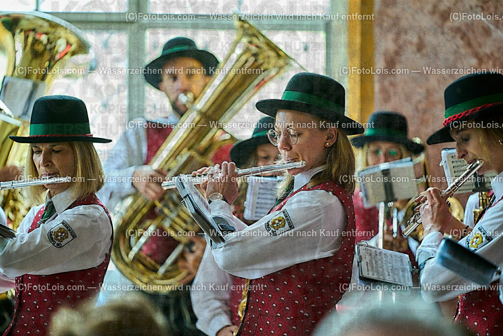 ALP0181_XXXIX_Chopin-Festival_Eroeffnung_Musikverein Gaming | (C)FotoLois.com, Alois Spandl, XXXIX. internationales CHOPIN-Festival in der Kartause Gaming, Eröffnung des Festivals mit Einmarsch der Goldhaubengruppe Lackenhof mit der Musikkapelle Gaming sowie den Ehrengästen und Eröffnungsansprachen in der Barockbibliothek, Fr 4. August 2023.
