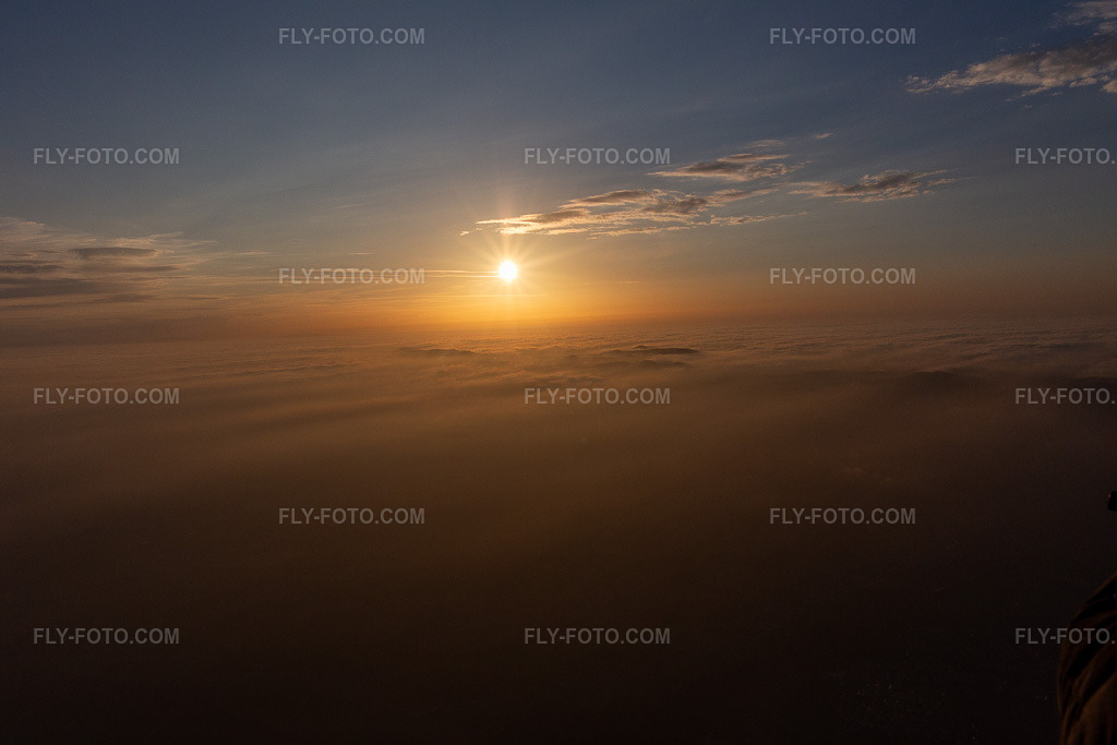 Aerial view: Sunset over the Northern Vosges and the Palatinate Forest in Climbach in the state Bas-Rhin, France. – Photo: IMG_144073.jpg taken on 11/09/2024 by Werner Riehm/FLY-FOTO.com – Resolution of the original: 5472 x 3648 px