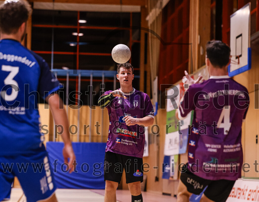 2024-11-09_052_SpVgg_Altenerding_II_gegen_HC_Deggendorf | Erding, Deutschland, 09.11.2024:Handball, Bezirksliga Männer Ost 2024 / 2025, 4. Spieltag, SpVgg Altenerding II gegen HC Deggendorf, Endergebnis: 25:24Foto: Christian Riedel / fotografie-riedel.net