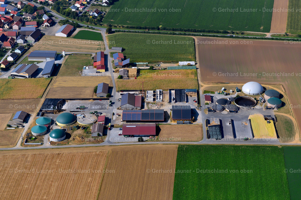 3650466 | HOPFERSTADT 13.09.2016 Biogasspeicher- Behälter im Biogaspark " Biogashof Düchs " in Hopferstadt im Bundesland Bayern, Deutschland. // Biogas storage tank in biogas park " Biogashof Duechs " in Hopferstadt in the state Bavaria, Germany. Foto: Gerhard Launer