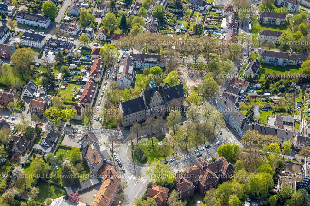 Bochum230403841 | Luftbild, Carl-von-Ossietzky-Platz, Bezirksverwaltungsstelle Ost (rotes Gebäude) und Bürgerbüro mit Türmchen, Langendreer, Bochum, Ruhrgebiet, Nordrhein-Westfalen, Deutschland