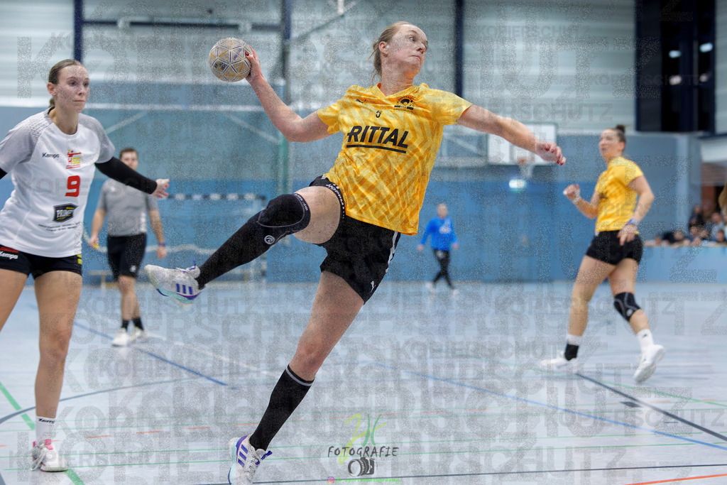 Frauen Oberliga Mitte (HHV); HSG Eibelshausen/Ewersbach - HSG Wettenberg II | Frauen Oberliga Mitte (HHV); HSG Eibelshausen/Ewersbach - HSG Wettenberg II am 13.12.2025 in Steinbrücken (Sporthalle am Hammerweiher)Photo © 2025 - Jörg Heinrich - Realisiert mit Pictrs.com