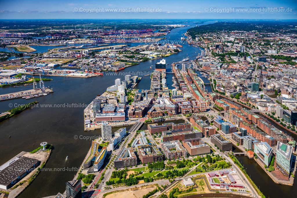 Hamburg_Speicherstadt_Hafencity_ELS_0770200625 | HAMBURG 16.06.2025 Gebäude, Straßen und Kanäle der Hafencity und Speicherstadt in Hamburg, Deutschland. // Buildings, streets and canals of the Hafencity and Speicherstadt in Hamburg, Germany. Foto: Martin Elsen