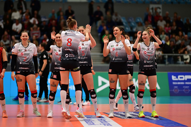 Volleyball I Frauen I Saison 2025-2026 I Bundesliga I 5. Spieltag I ETV Hamburger Volksbank Volleys - Dresdner SC I 06663 | Der Sportfotograf. - Realisiert mit Pictrs.com