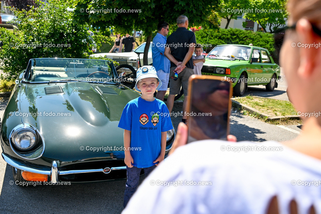 Slowakei_ Povazska Bystrica_ Veteran Tour Manin_ 14.06.2025-130 | 14.06.2025, Slowakei, SVK, Trenciansky kraj, Povazska Bystrica, im Bild Oldtimer Klub, Historische Fahrzeuge, Veteran Tour Manin, Auto, Alt, Besucher, Menschen, Feature, Symbolbild