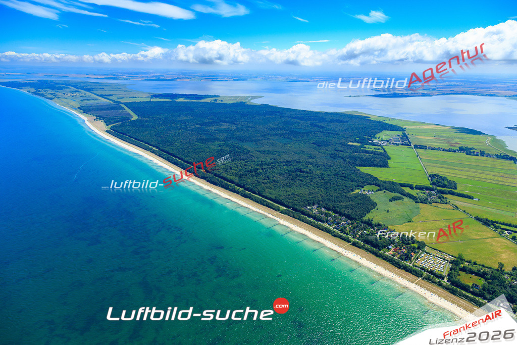 Die Luftaufnahme der Stadt Zingst wurde vom UL-Flugzeug heraus erstellt ( keine Drohne )- hohe Auflösung für beste Qualität