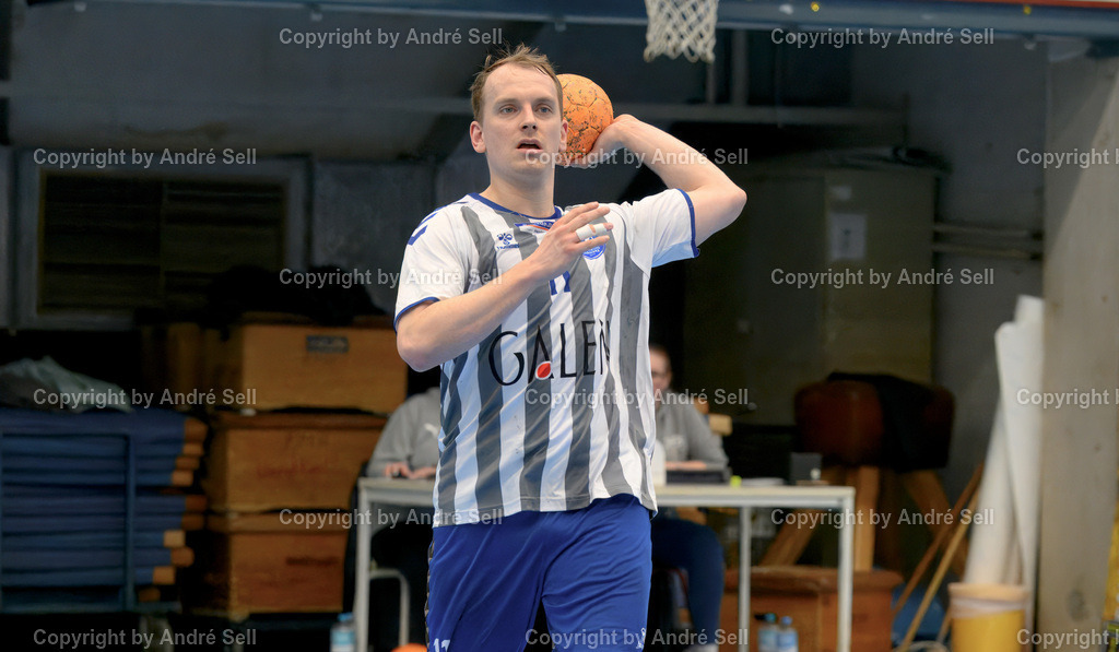 TSV Altenholz vs HG Hamburg-Barmbek | Timon Kaminski (Barmbek #11) / Handball 3. Liga Nord-Ost Männer 2025/2026 / TSV Altenholz vs HG Hamburg-Barmbek / Edgar-Meschkat-Halle / Altenholz / 27.03.26 - Realisiert mit Pictrs.com