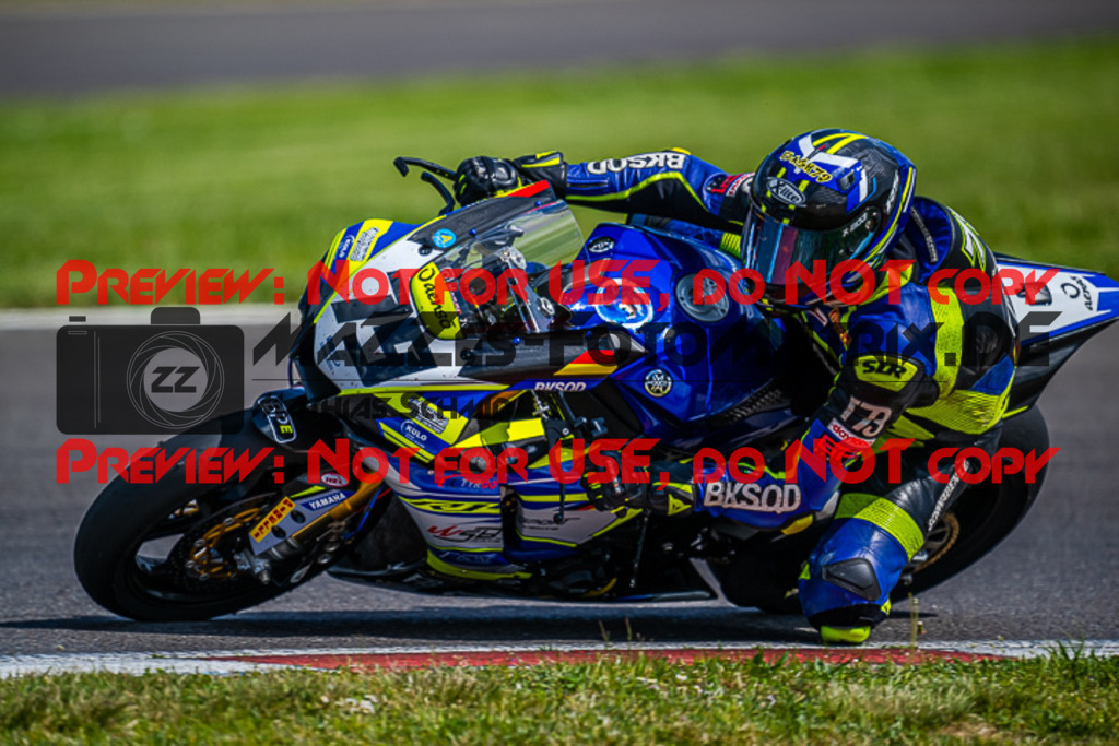 MaZZes_FotoMatrix_220506_90854 | Fotograf Mathias Schmid
Sportfotograf,
Eventfotograf,
Hochzeitsfotograf,
Portraitfotograf