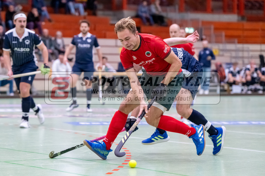 HK_20241207_109712 | 1. Bundesliga Halle Herren Crefelder HTC - Blau Weiss Köln am 7.12.2024 CHTC Glockenspitz Halle , Krefeld , Silas Erberich ( Blau Weiß Köln #10 ) , van Ehren Christian ( Crefelder HTC #16 )