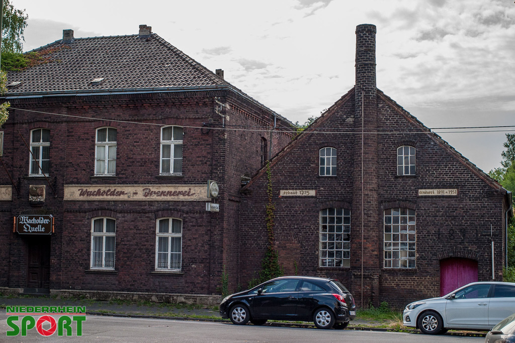 WacholderBrennerei_Claus_290722_02 | Bildergalerie von Sport-Ereignissen aber auch von weiteren spannenden Dingen - nicht nur vom Niederrhein. In Anlehnung an den bekannten Spruch von Hanns Dieter Hüsch heißt das Motto: "Niederrhein ist überall".  - Realisiert mit Pictrs.com