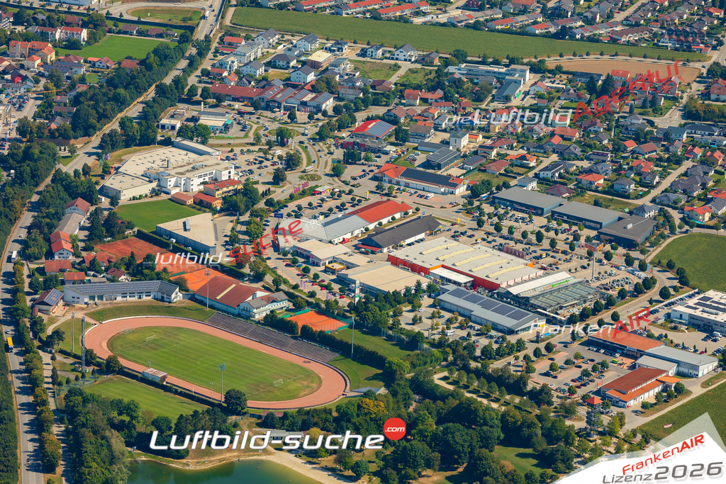 Luftaufnahme der Stadt Pocking - Die Luftaufnahme wurde 2025 vom UL-Flugzeug heraus erstellt ( keine Drohne ) - Hochauflösende Luftaufnahme - für professionelle Ausdrucke geeignet. Die Geschenkidee !Mit Lizenz und Bildrechte bestellbar