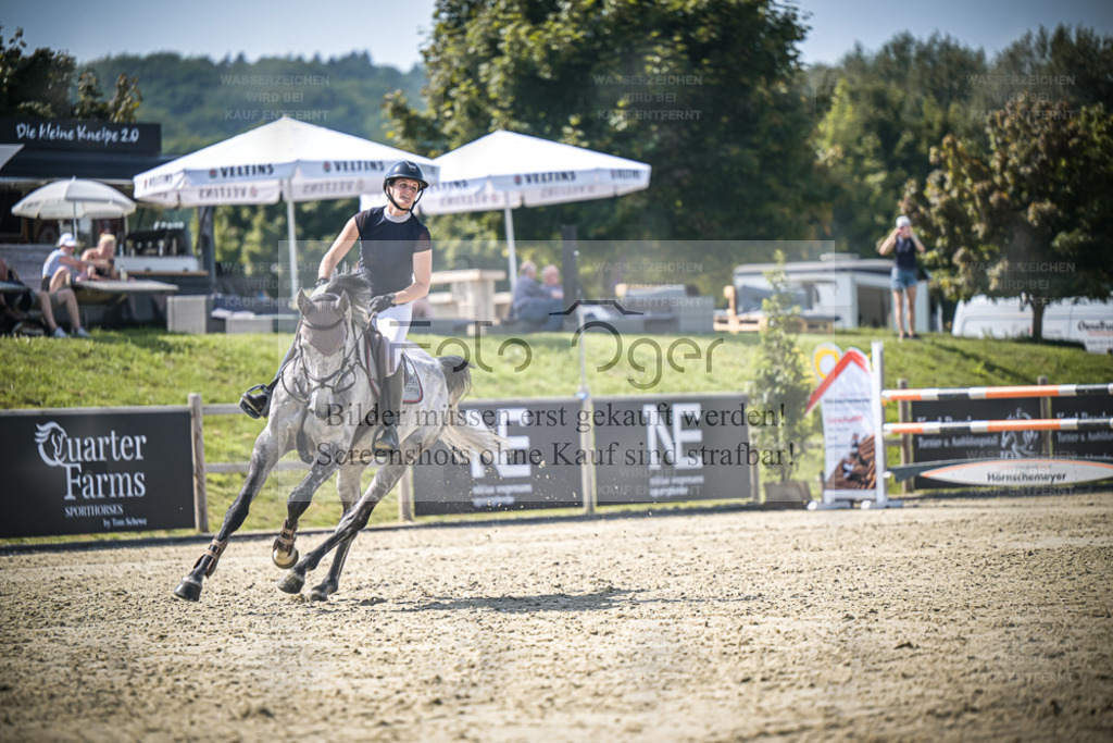 DOS_1992 | Entdecke hochwertige Reitturnierfotos von Foto Oger. Professionell, emotional und authentisch – jetzt Lieblingsmomente im Shop bestellen. - Realisiert mit Pictrs.com
