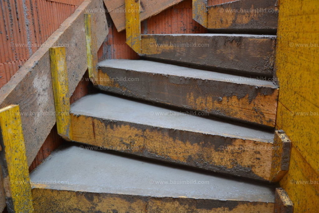 bib-lg04-betonarbeiten-treppen-0728 | Nach LV-Leistungsgruppen sortierte Detailfotos über den Bau eines Hauses. Alle Hausbau-Bilder direkt vom Urheber und Autor der Website Haus-Selber-Bauen.com